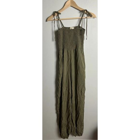 Urban Outfitters Olive Green Smocked Jumpsuit Wide Leg Adjustable Straps Boho XS - Picture 1 of 9